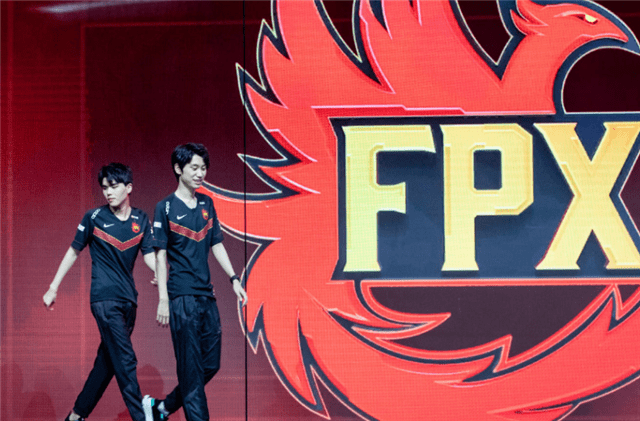 包含S赛战术革新取得奇效，引发战术热潮的词条