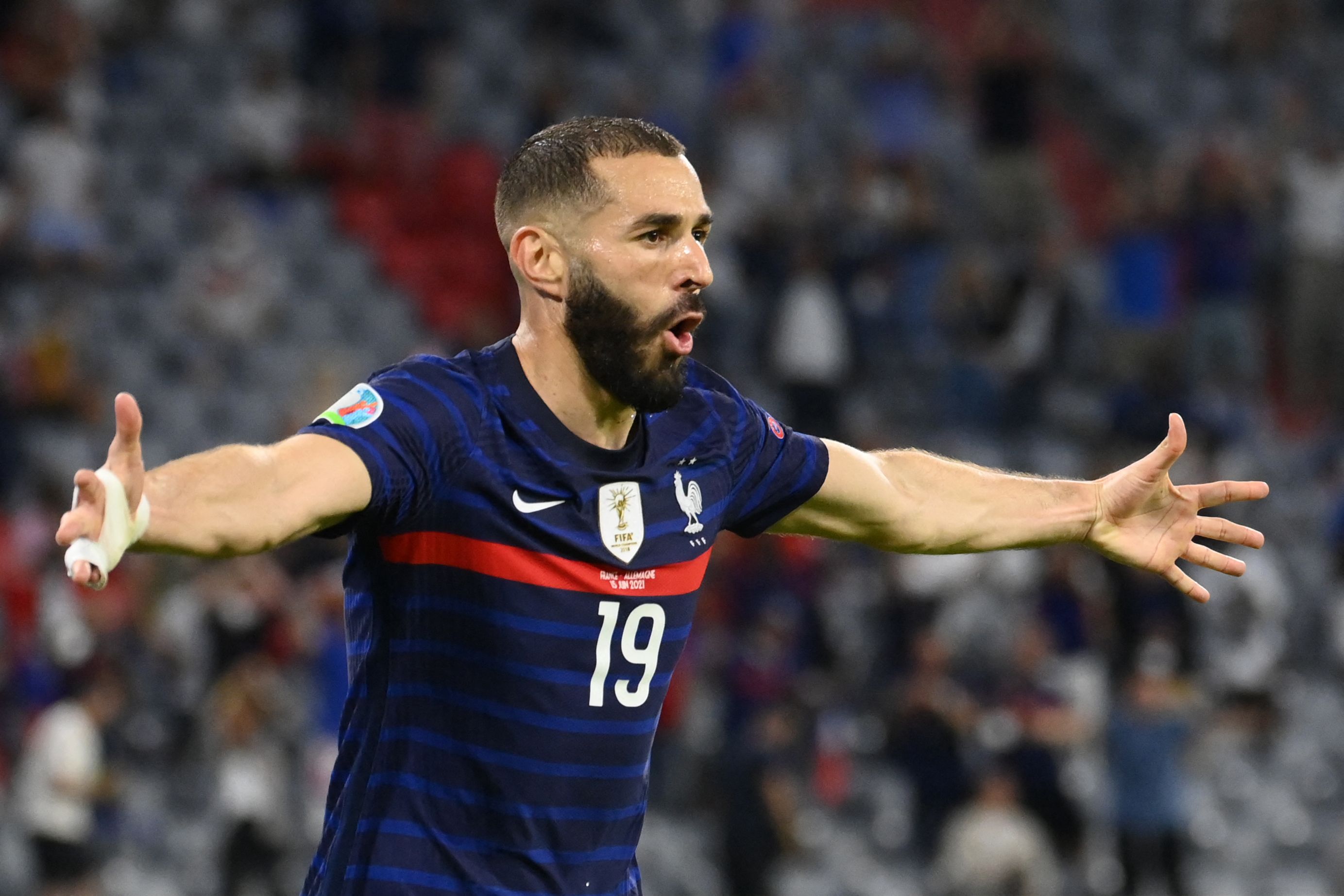 爱游戏-摩洛哥力克波兰，本泽马高光表现