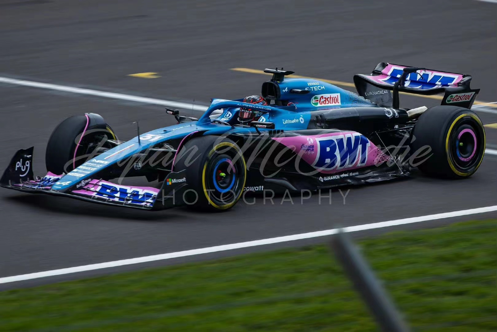 爱游戏大厅-阿斯顿马丁绝杀雷诺车队，维斯塔潘状态火热