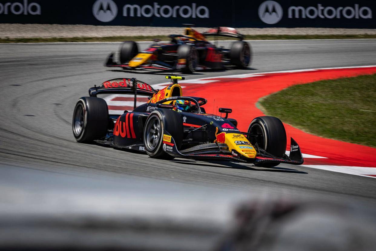 红牛车队轻取阿斯顿马丁，维斯塔潘刷新纪录