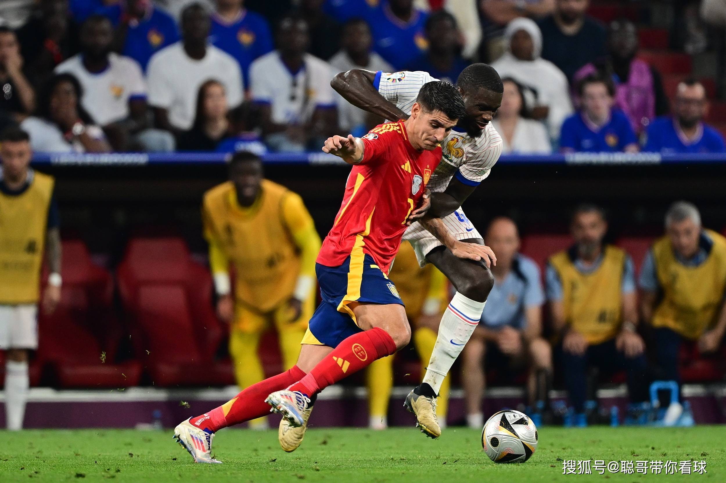 欧国联比赛:球员展现实力,场面激情澎湃 欧国联比赛:球员展现实力,场面激情澎湃