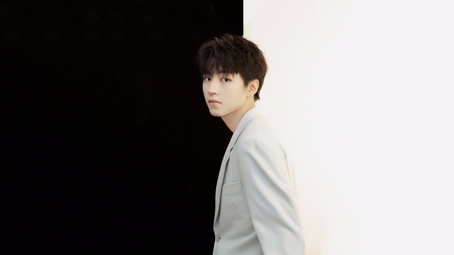 爱游戏官方-伯纳乌角斗场，贝林厄姆的绝杀，一场现代罗马式的胜利