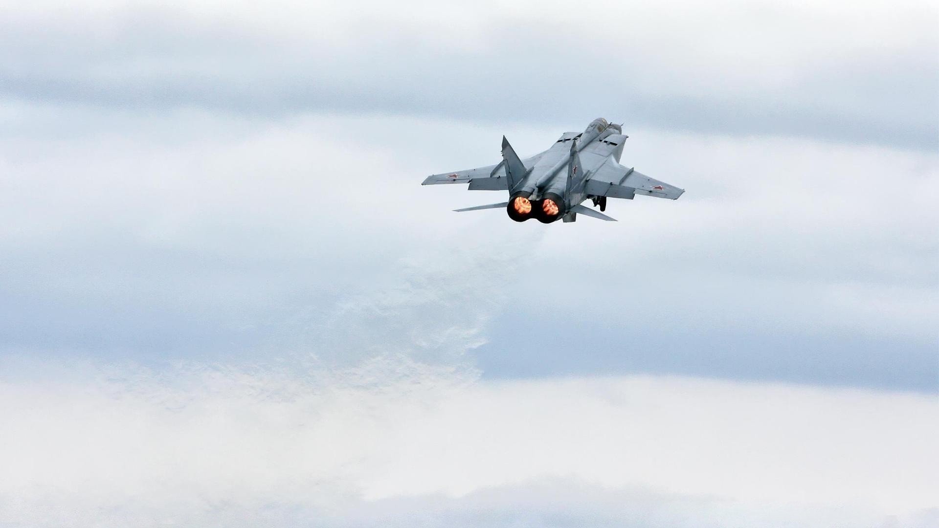 当月光指引球场，哈利伯顿如何成为独一档的进攻指挥官