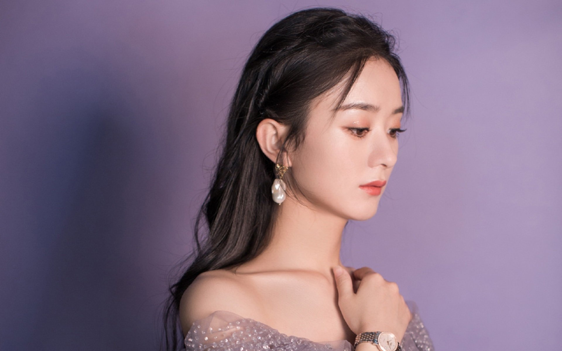 76人激战雄鹿，东契奇却夺走了聚光灯，当状态火热成为跨联盟对话